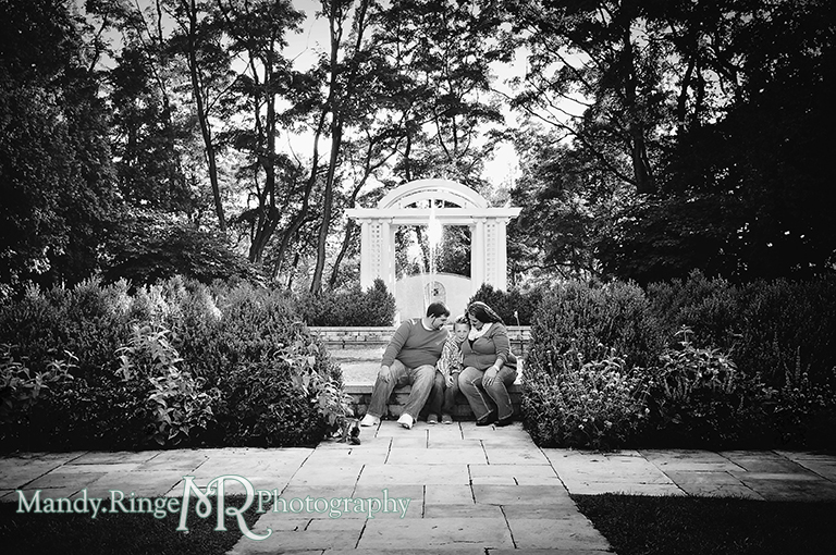 Family Photography // Hurley Gardens - Wheaton, IL // by Mandy Ringe Photography
