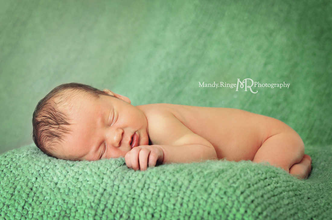 Newborn portraits - first newborn shoot // Light green knitted backdrop // by Mandy Ringe Photography