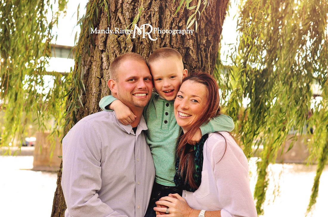 Family portraits // Pottawatomie Park - St. Charles, IL // by Mandy Ringe Photography