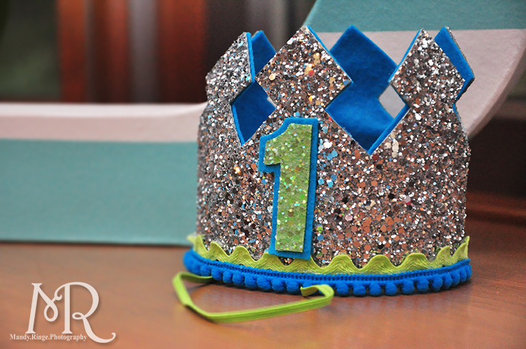Under the Sea themed birthday party // First birthday crown with glitter // Boy's first birthday // by Mandy Ringe Photography