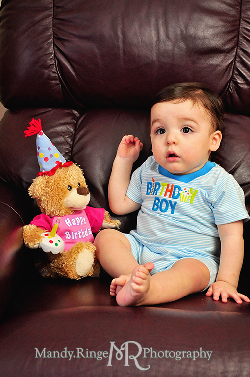 Boy's first birthday photo shoot // Sitting with a happy birthday bear // by Mandy Ringe Photography