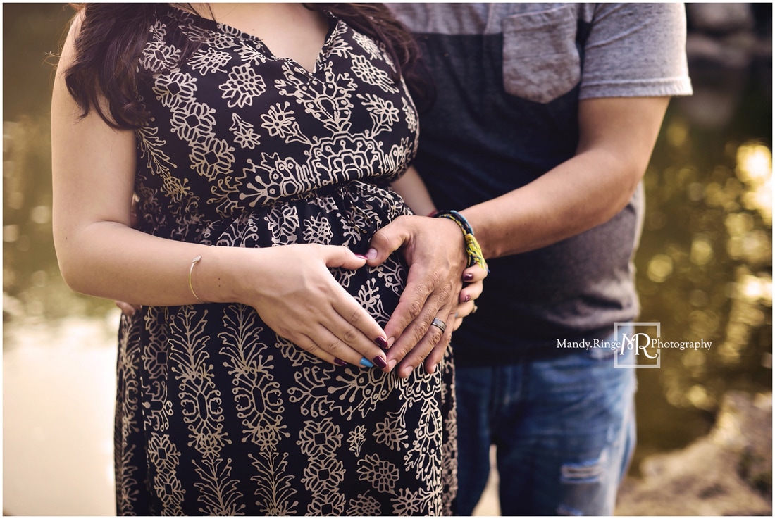 Summer maternity portraits // family, twins, outdoors // Leroy Oakes - St. Charles, IL // by Mandy Ringe Photography
