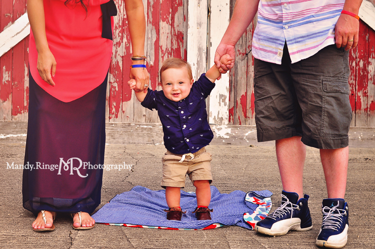 Family Portraits // Red and white barn // Leroy Oakes - St. Charles, IL // by Mandy Ringe Photography