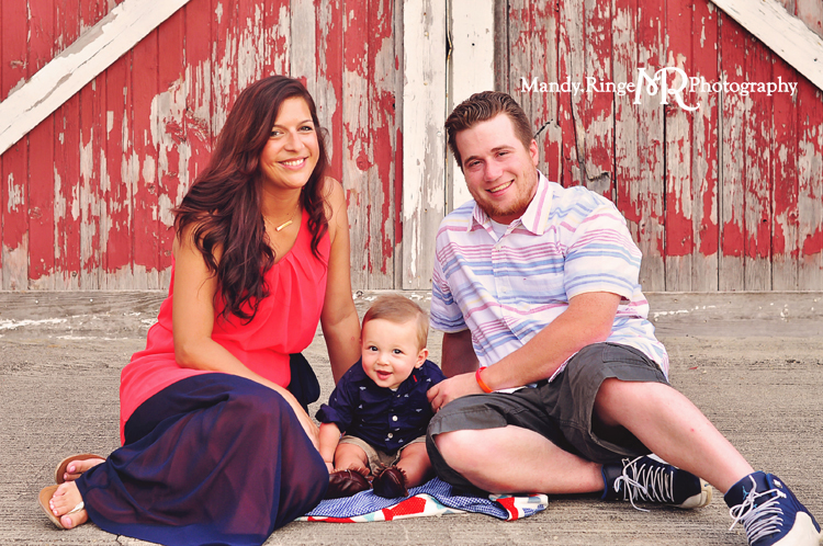 Family Portraits // Red and white barn // Leroy Oakes - St. Charles, IL // by Mandy Ringe Photography