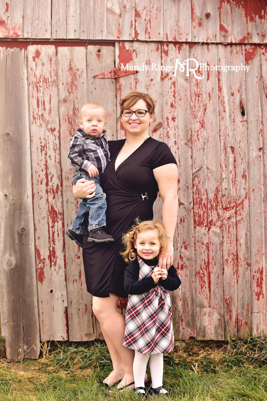 Extended family portrait session // Winter, outdoors, shabby barn // Lewisburg, OH // by Mandy Ringe Photography