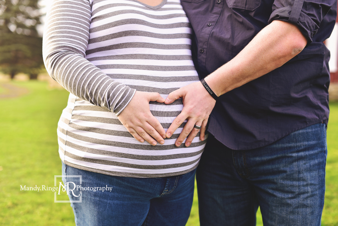 Maternity portraits // family of three, hands making heart on belly // Leroy Oakes - St. Charles, IL // Mandy Ringe Photography